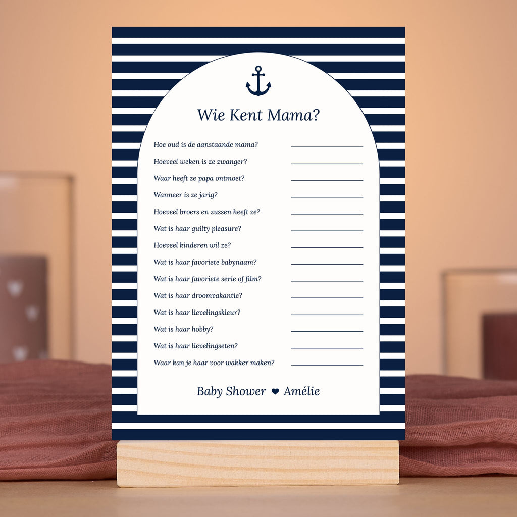 Wie kent mama kaart in Navy Blue met streepjes in sfeervolle babyshower setting met decoratie, Studio Miron